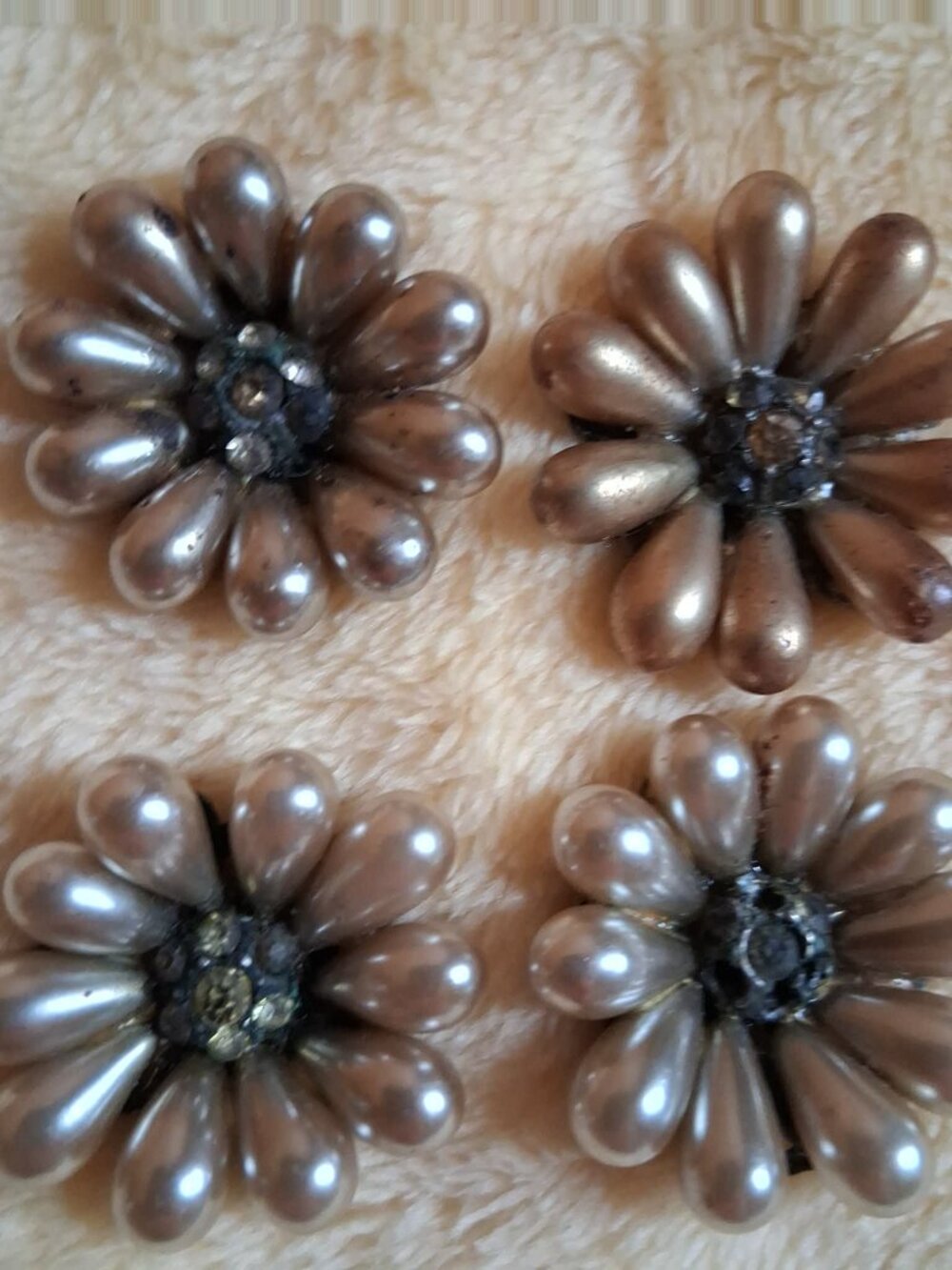 VINTAGE FLOWER BUTTONS-SET OF 4 - Picture 2 of 3